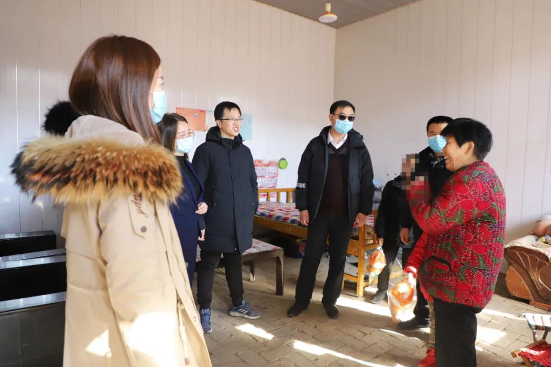 一處小屋 無(wú)限希望—團(tuán)區(qū)委攜手長(zhǎng)田實(shí)業(yè)到捐建“希望小屋”走訪(fǎng)慰問(wèn)