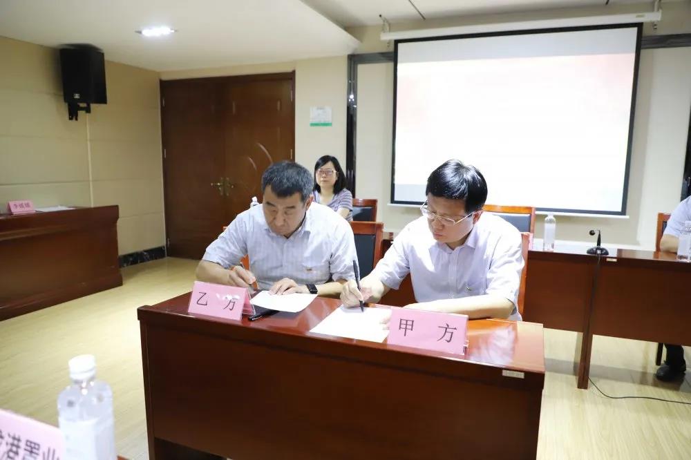 黨建聯(lián)盟聚合力 同心互聯(lián)促發(fā)展 ——濟(jì)北開發(fā)區(qū)服務(wù)類黨建聯(lián)盟企業(yè)見面會在長田實(shí)業(yè)舉行